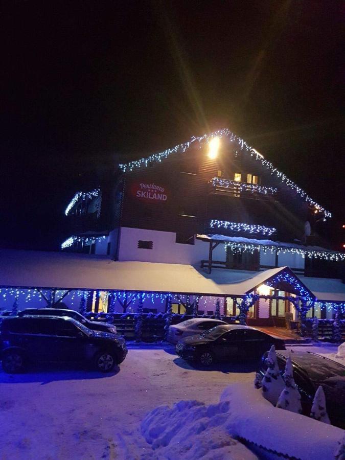 Pensiunea Skiland Muntele Baisorii Exterior photo